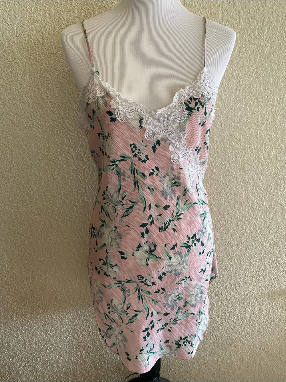 Victoria’s Secret Gold Label Vintage Baby Doll Chemise Slip Floral Lace: Medium